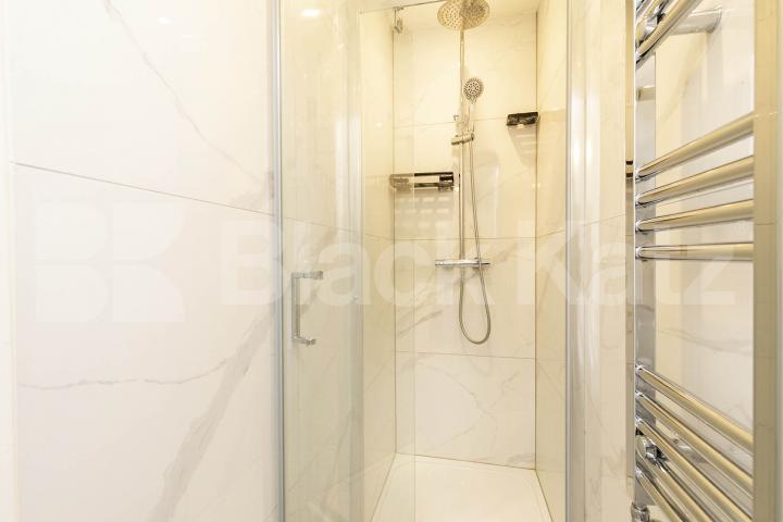 Stunning 5-Bedroom Family Home to Let in Southgate Osidge Lane, Southgate 